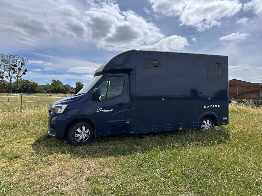 Fleet Transporter - The Renault Master - Marlborough 3.5-ton horsebox is a popular two-horse compact vehicle, Low-floor chassis design providing a low center of gravity and easy side-ramp loading.